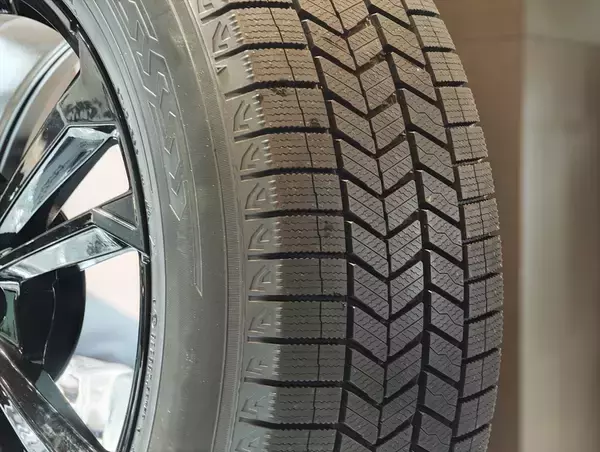 「【寿命より氷上特化】ダンロップ新型スタッドレス「アイスプロ」の潔すぎる決断」の画像