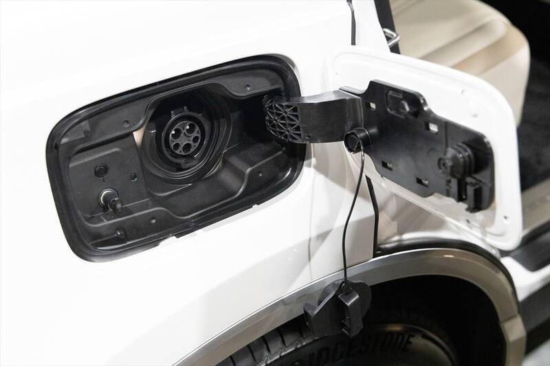 新型「センチュリー」は日本のおもてなしと匠の技が融合した選ばれし者の車