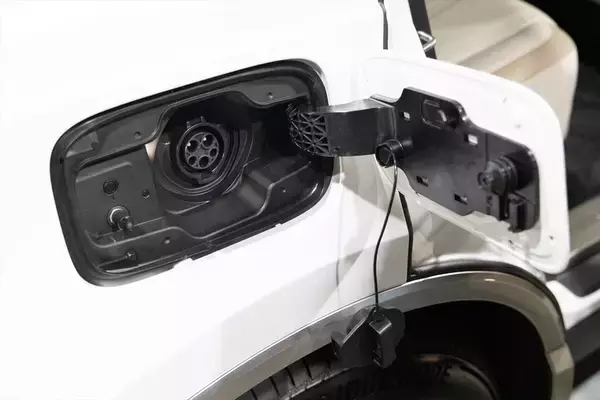 「新型「センチュリー」は日本のおもてなしと匠の技が融合した選ばれし者の車」の画像