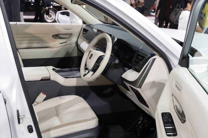 新型「センチュリー」は日本のおもてなしと匠の技が融合した選ばれし者の車