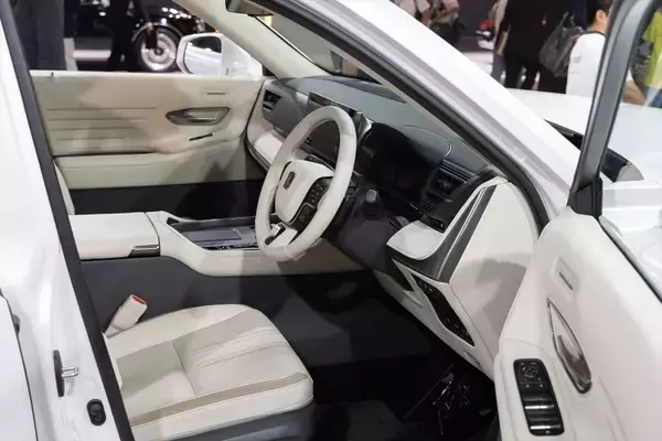 「新型「センチュリー」は日本のおもてなしと匠の技が融合した選ばれし者の車」の画像