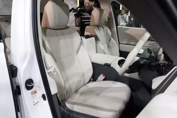 「新型「センチュリー」は日本のおもてなしと匠の技が融合した選ばれし者の車」の画像
