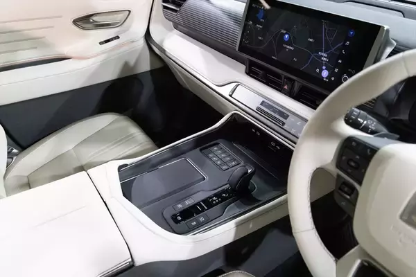 「新型「センチュリー」は日本のおもてなしと匠の技が融合した選ばれし者の車」の画像