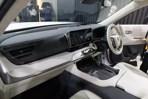 「新型「センチュリー」は日本のおもてなしと匠の技が融合した選ばれし者の車」の画像