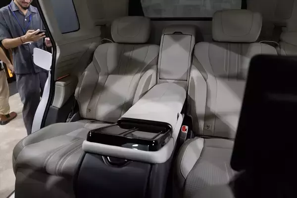 「新型「センチュリー」は日本のおもてなしと匠の技が融合した選ばれし者の車」の画像