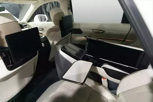 「新型「センチュリー」は日本のおもてなしと匠の技が融合した選ばれし者の車」の画像