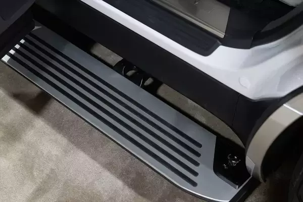 「新型「センチュリー」は日本のおもてなしと匠の技が融合した選ばれし者の車」の画像