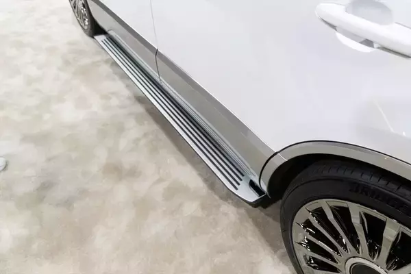 「新型「センチュリー」は日本のおもてなしと匠の技が融合した選ばれし者の車」の画像