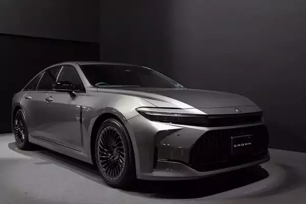 「新型「センチュリー」は日本のおもてなしと匠の技が融合した選ばれし者の車」の画像