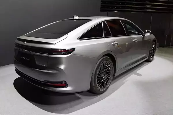 「新型「センチュリー」は日本のおもてなしと匠の技が融合した選ばれし者の車」の画像