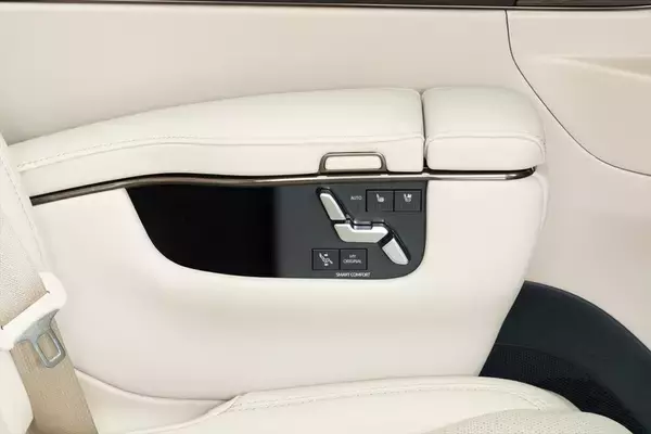 「売れまくってるトヨタのミニバン「アルファード」はPHEVによって完成する」の画像