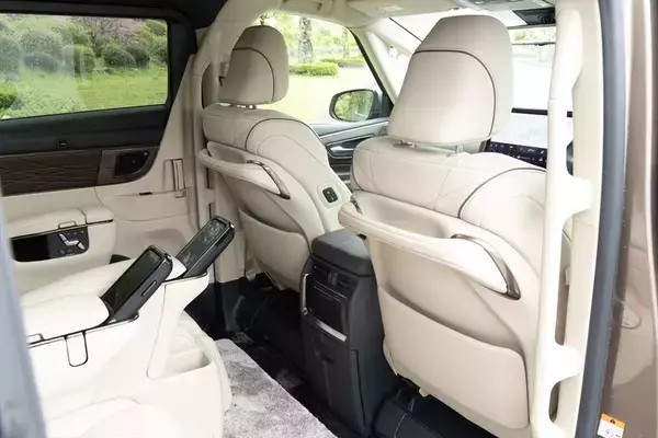 「売れまくってるトヨタのミニバン「アルファード」はPHEVによって完成する」の画像