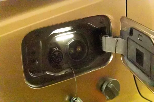 「売れまくってるトヨタのミニバン「アルファード」はPHEVによって完成する」の画像