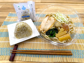 行列店「ほたて日和」監修！冷やし麺＆「女将の気まぐれおむすび」がファミマに