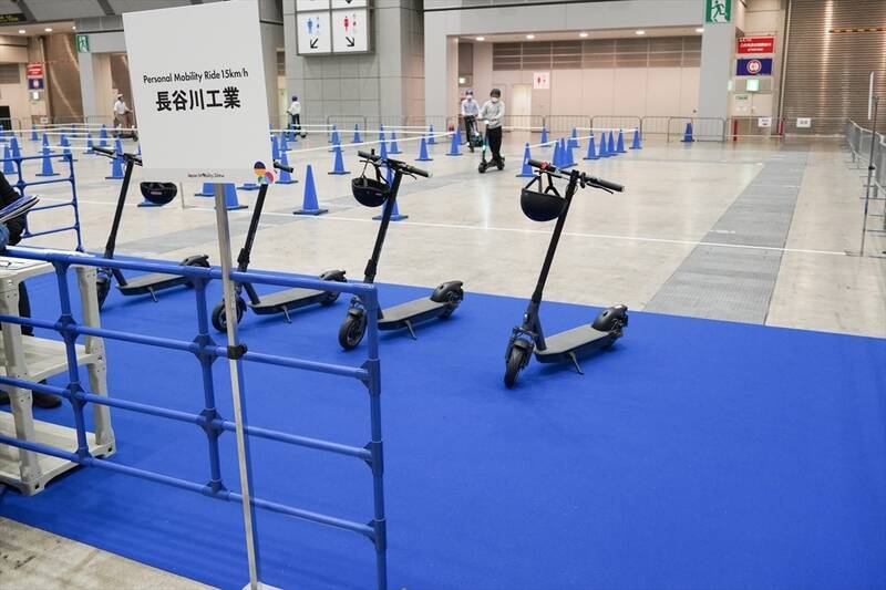 ジャパンモビリティショーで1人乗りモビリティを見る、乗れる、動き回れる！