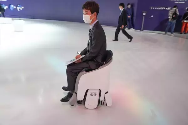 「ジャパンモビリティショーで1人乗りモビリティを見る、乗れる、動き回れる！」の画像