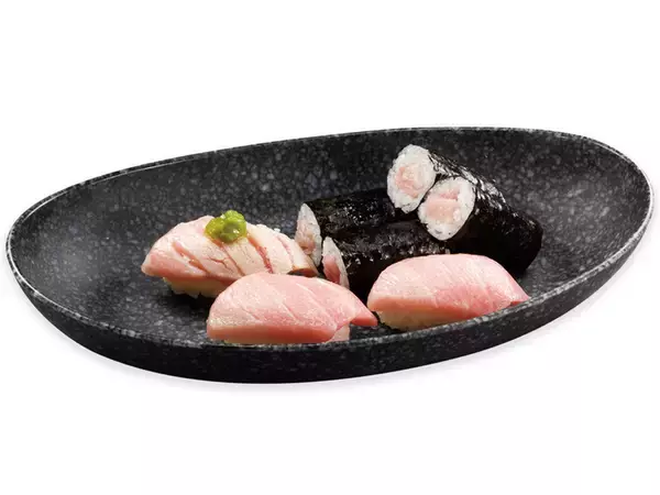 「とろ！ とろ！ とろ！ くら寿司「超とろづくし」地中海産の本マグロも登場！」の画像