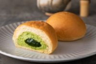 毎年人気！ ファミマ限定「八天堂くりーむパン」出雲抹茶が今年も