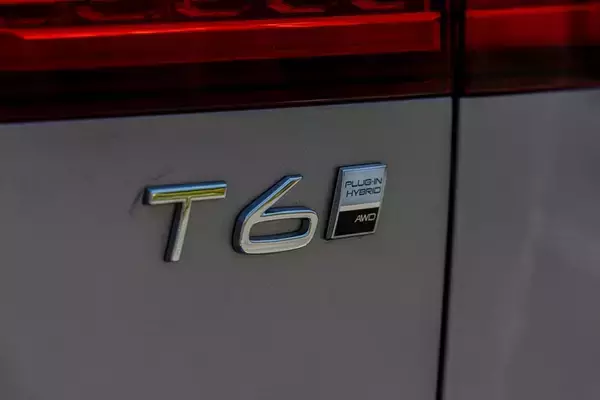 「日本で10番目に売れている輸入車がスウェーデンのボルボ「V60」って知ってた？」の画像