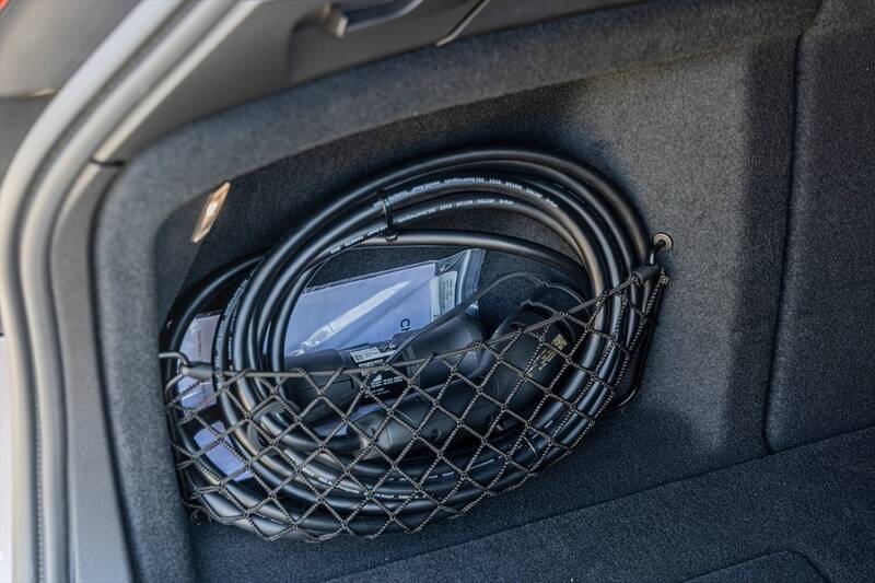 日本で10番目に売れている輸入車がスウェーデンのボルボ「V60」って知ってた？