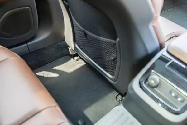 「日本で10番目に売れている輸入車がスウェーデンのボルボ「V60」って知ってた？」の画像