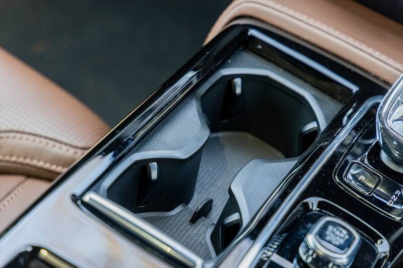 日本で10番目に売れている輸入車がスウェーデンのボルボ「V60」って知ってた？