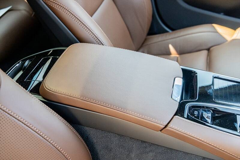 日本で10番目に売れている輸入車がスウェーデンのボルボ「V60」って知ってた？