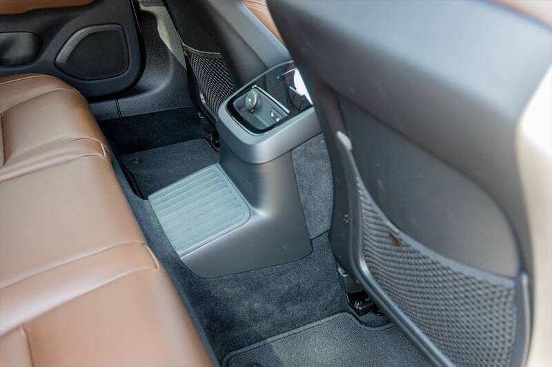 日本で10番目に売れている輸入車がスウェーデンのボルボ「V60」って知ってた？