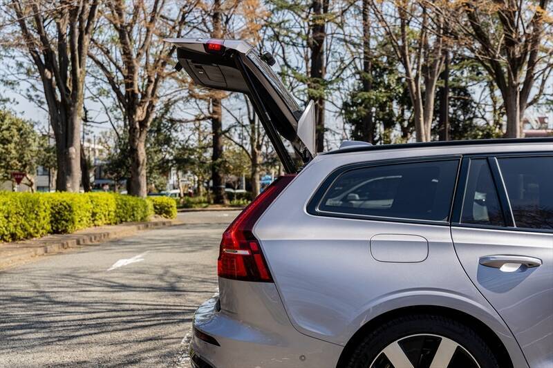 日本で10番目に売れている輸入車がスウェーデンのボルボ「V60」って知ってた？