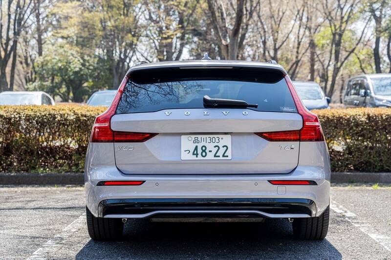 日本で10番目に売れている輸入車がスウェーデンのボルボ「V60」って知ってた？
