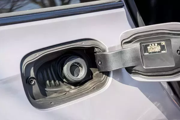 「日本で10番目に売れている輸入車がスウェーデンのボルボ「V60」って知ってた？」の画像