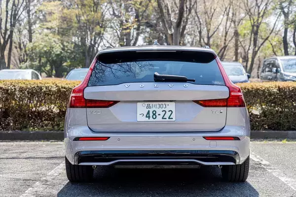 「日本で10番目に売れている輸入車がスウェーデンのボルボ「V60」って知ってた？」の画像