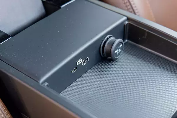 「日本で10番目に売れている輸入車がスウェーデンのボルボ「V60」って知ってた？」の画像
