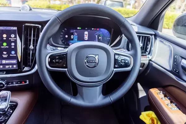 「日本で10番目に売れている輸入車がスウェーデンのボルボ「V60」って知ってた？」の画像