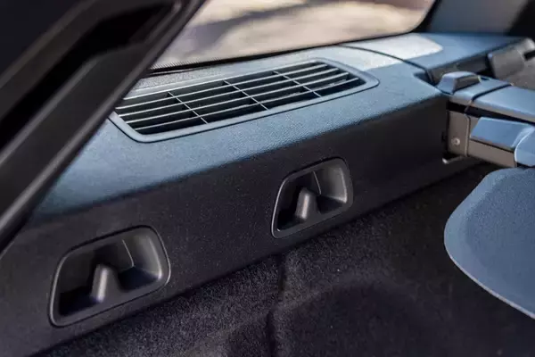 「日本で10番目に売れている輸入車がスウェーデンのボルボ「V60」って知ってた？」の画像