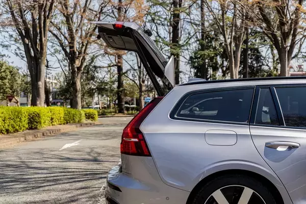 「日本で10番目に売れている輸入車がスウェーデンのボルボ「V60」って知ってた？」の画像