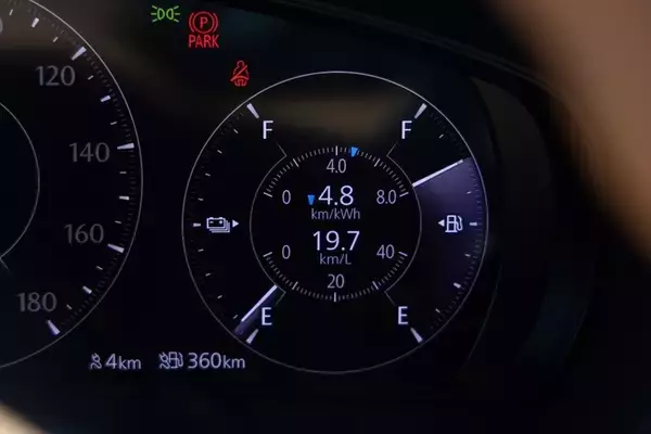 「超低燃費のディーゼルか、静粛性とAC電源のPHEVか。マツダ「CX-60」で1200km走って見えた選び方の正解」の画像