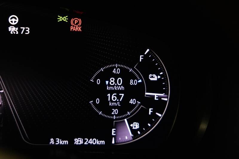 超低燃費のディーゼルか、静粛性とAC電源のPHEVか。マツダ「CX-60」で1200km走って見えた選び方の正解