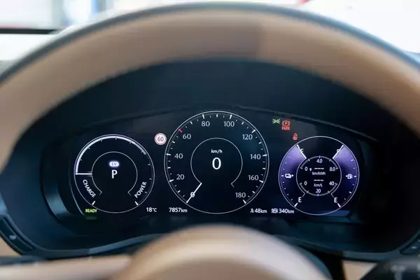 「超低燃費のディーゼルか、静粛性とAC電源のPHEVか。マツダ「CX-60」で1200km走って見えた選び方の正解」の画像