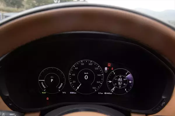 「超低燃費のディーゼルか、静粛性とAC電源のPHEVか。マツダ「CX-60」で1200km走って見えた選び方の正解」の画像