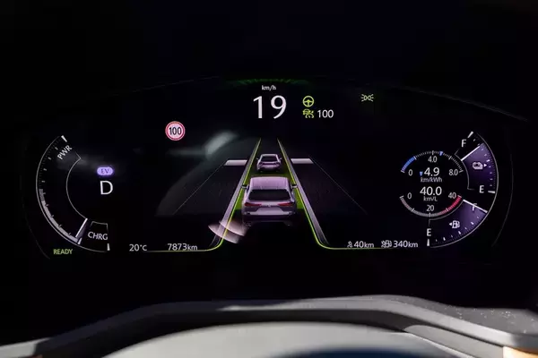 「超低燃費のディーゼルか、静粛性とAC電源のPHEVか。マツダ「CX-60」で1200km走って見えた選び方の正解」の画像