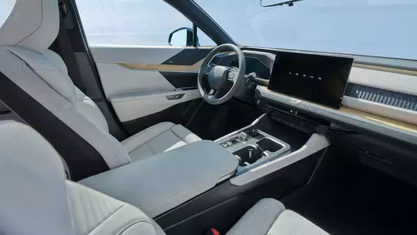 「レクサス初のBEV3列SUV「TZ」世界初公開　航続距離は620km、これはまさに“走るラウンジ”！」の画像