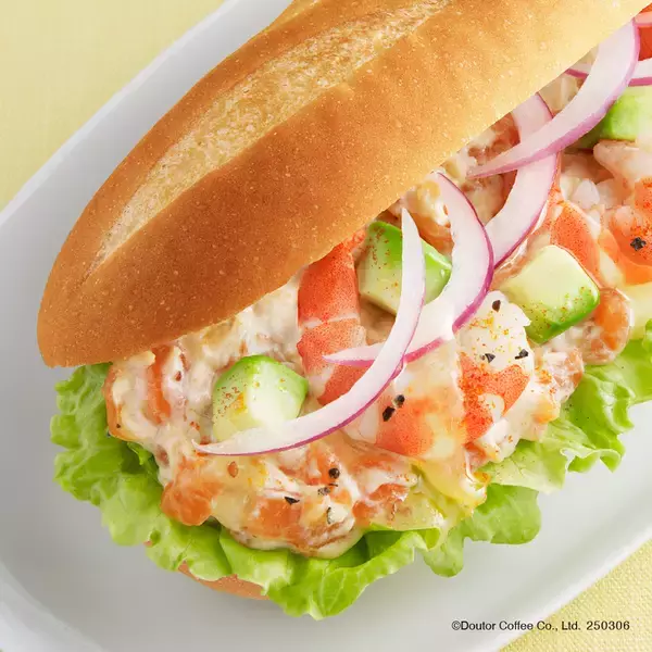 ドトール、春らしいさわやかミラノサンドが登場！ エビ・アボカド・サーモンとレモン果汁のさっぱりとした味わい