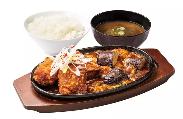 「からあげ×麻婆が強すぎ！ ご飯が飲める勢いの「鉄板麻婆定食」」の画像