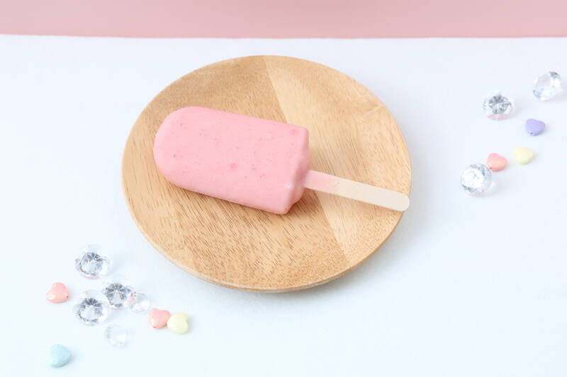 サクマ「いちごみるく」キャンディのアイスバーが登場！あの食感・味わいを再現