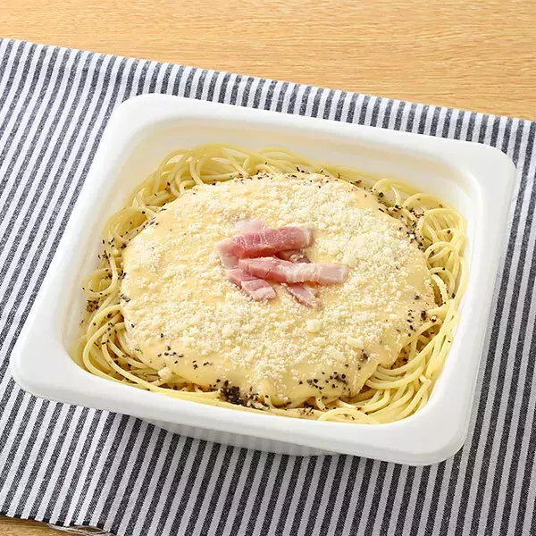 「「ファミマ・ザ・カルボナーラ」爆誕！太さ1.6mm麺を使用した“もちっとパスタ”」の画像