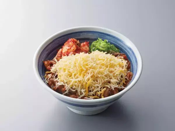 「ジューシーなカルビ×とろ〜りチーズの背徳“カルビ丼”と“カルビラーメン”」の画像