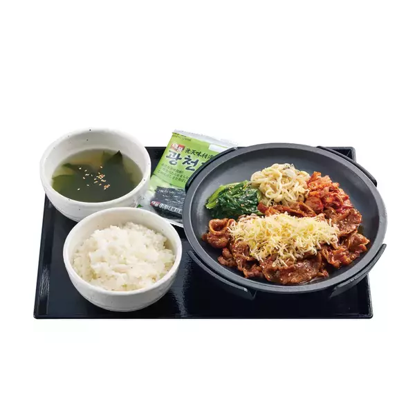 「ジューシーなカルビ×とろ〜りチーズの背徳“カルビ丼”と“カルビラーメン”」の画像