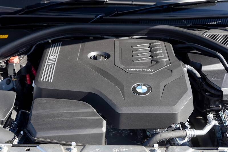 予算700万円台からの輸入セダン選び。BMW「3シリーズ」がメルセデス「Cクラス」より“運転が楽しい”理由