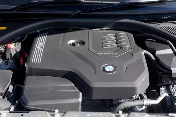 「予算700万円台からの輸入セダン選び。BMW「3シリーズ」がメルセデス「Cクラス」より“運転が楽しい”理由」の画像